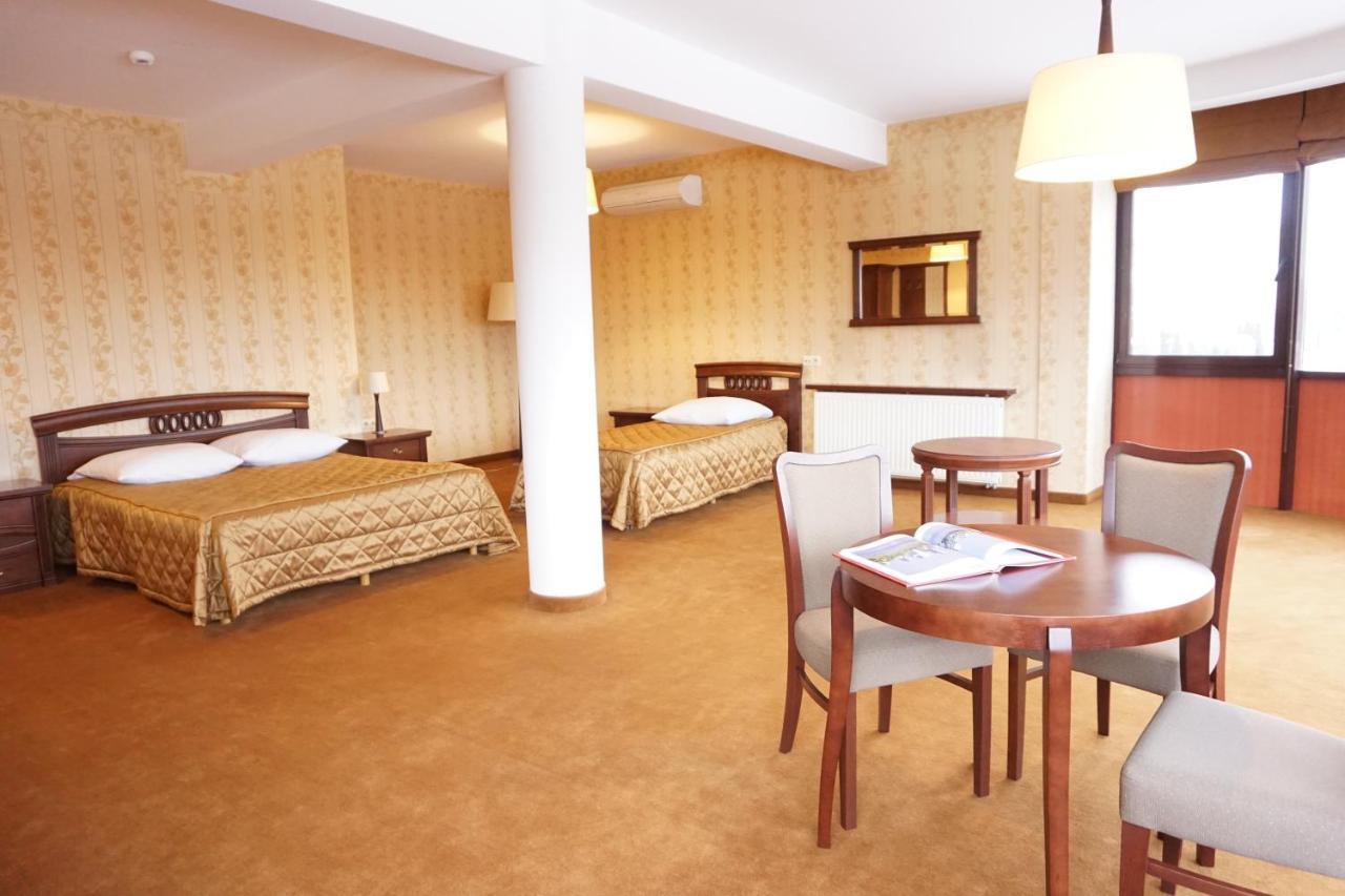 Hotel Mistral Marki  Εξωτερικό φωτογραφία